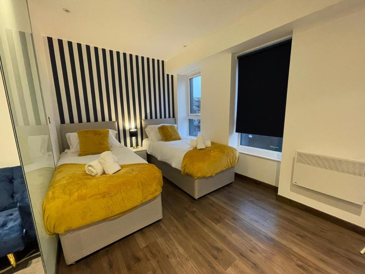 Park Street Apartment Luton By Hostaguest Экстерьер фото