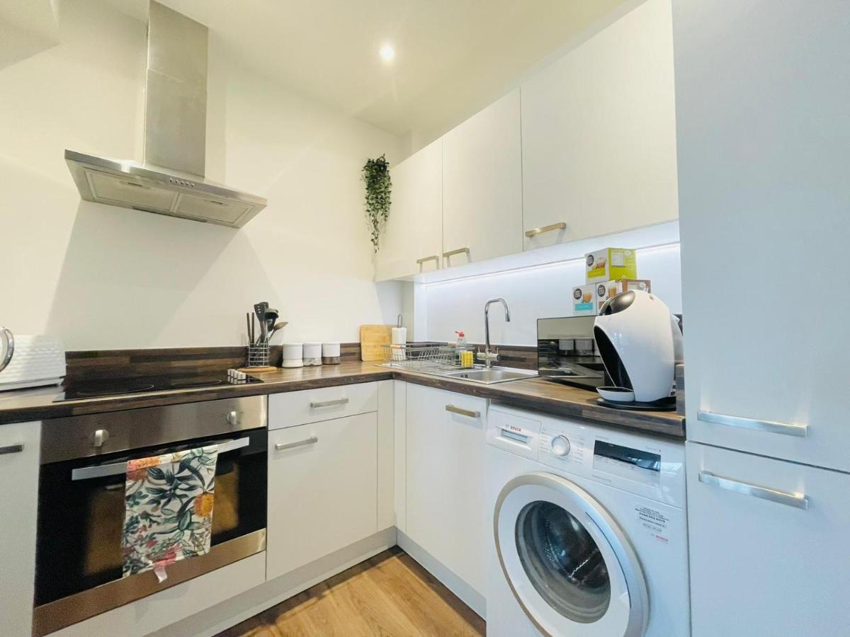 Park Street Apartment Luton By Hostaguest Экстерьер фото